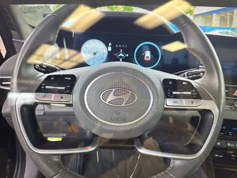Used 2025 Hyundai Elantra SEL FWD image 10