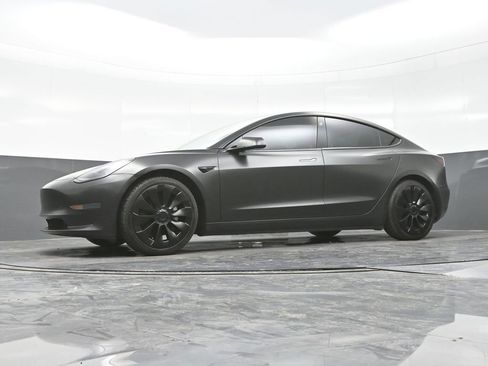 Used 2021 Tesla Model 3 Standard Range Plus image 23