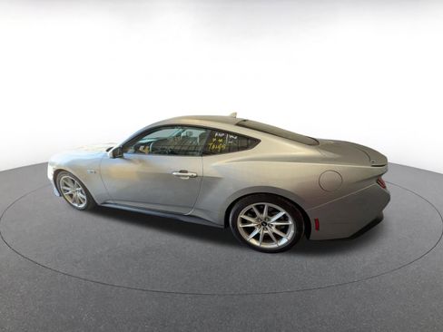 Used 2025 Ford Mustang GT Premium image 9