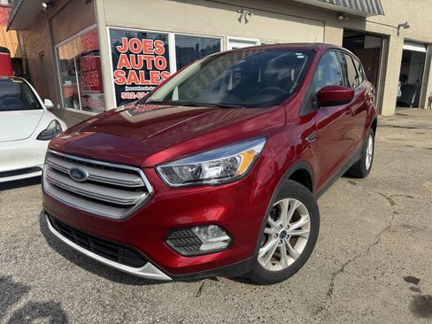 Used 2019 Ford Escape SE FWD image 3