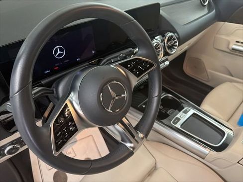 Used 2025 Mercedes-Benz GLA 250 image 10
