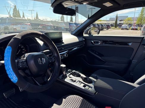 Used 2025 Honda Civic Sport image 4