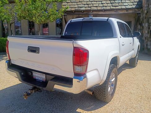 Used 2018 Toyota Tacoma SR5 w/ SR5 Appearance Package (SM) RWD image 14