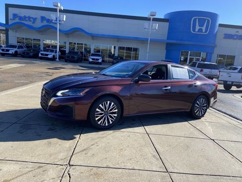 Used 2024 Nissan Altima 2.5 SV image 5