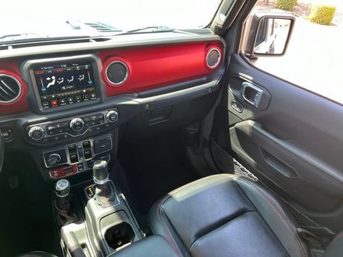 Used 2021 Jeep Gladiator Rubicon AWD/4WD image 12