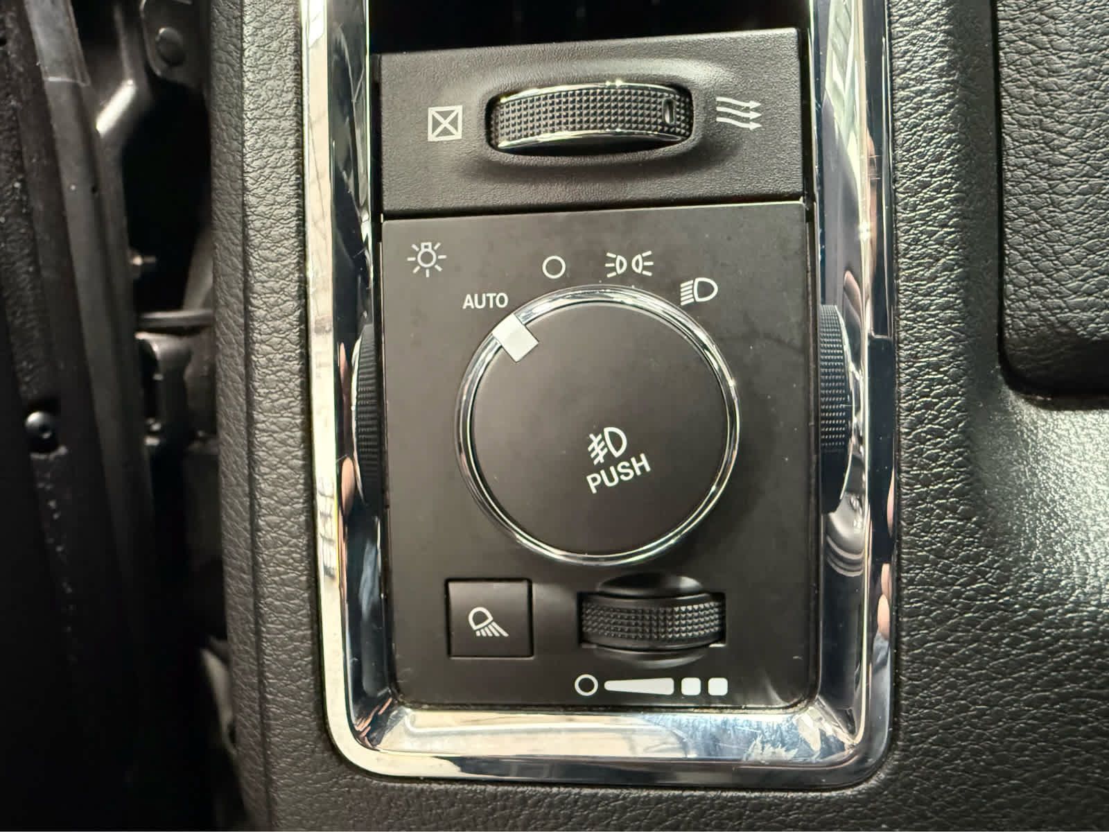 Used 2016 RAM 1500 Laramie w/ Convenience Group AWD/4WD image 26