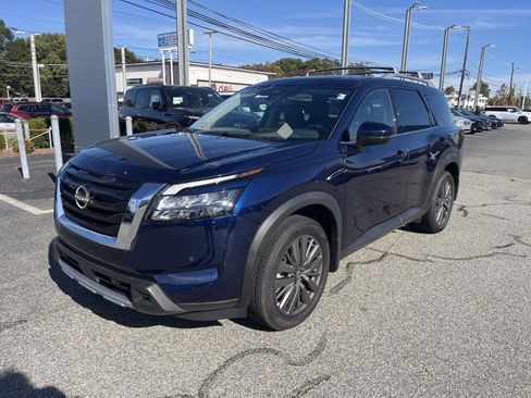 Used 2025 Nissan Pathfinder SL w/ SL Premium Package image 7