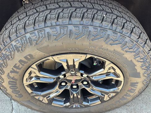 New 2025 GMC Canyon Elevation w/ Convenience Package image 14