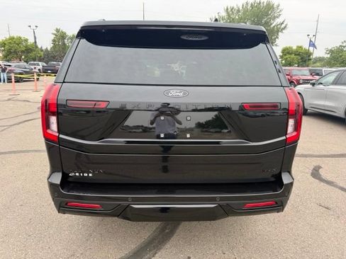 Used 2026 Ford Expedition Max Platinum w/ Stealth Appearance Package AWD/4WD image 9