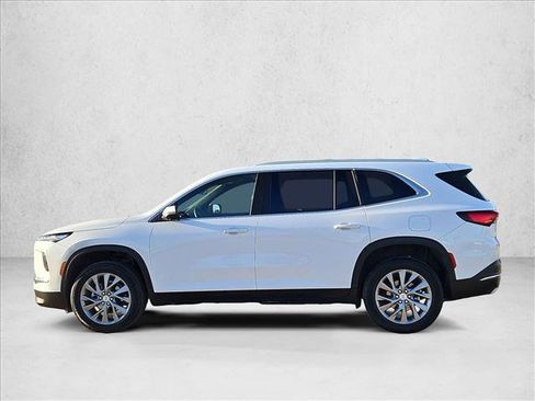 Used 2025 Buick Enclave Preferred image 9