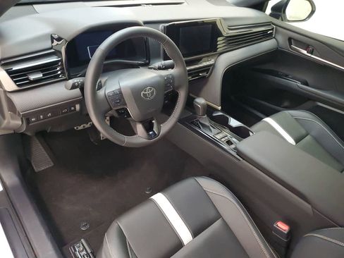 Used 2025 Toyota Camry SE FWD image 2