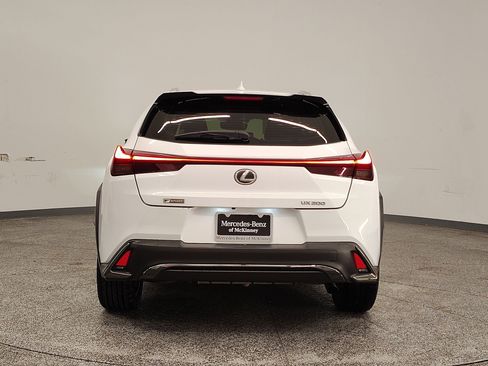 Used 2019 Lexus UX 200 image 10