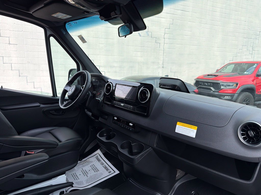 Used 2025 Mercedes-Benz Sprinter 2500 image 29