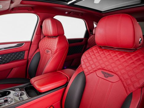 Used 2022 Bentley Bentayga AWD/4WD image 17