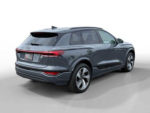 Used 2025 Audi Q6 e-tron Premium Plus w/ Premium Plus AWD/4WD image 5