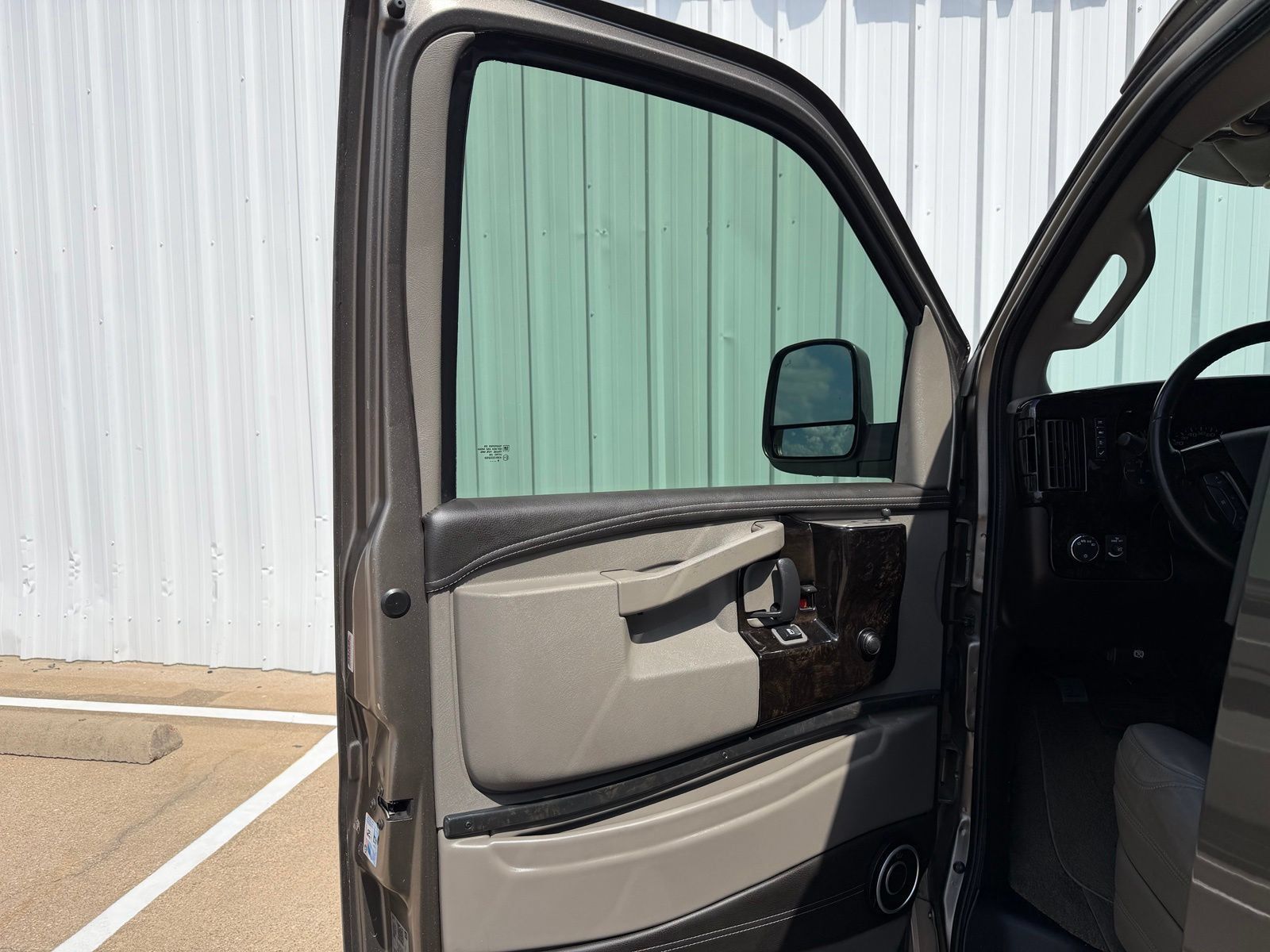 Used 2020 GMC Savana 2500 Extended w/ Enhanced Convenience Package RWD image 30