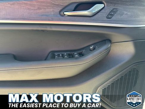 Used 2024 Jeep Grand Cherokee Limited w/ Luxury Tech Group II image 13