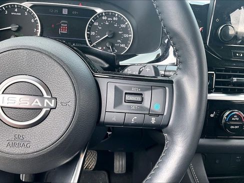 Used 2025 Nissan Pathfinder SL image 12