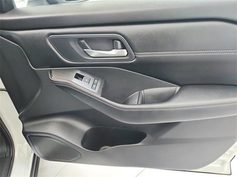 Used 2025 Nissan Rogue SL w/ Tech Package image 40