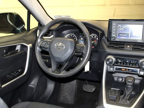Used 2021 Toyota RAV4 LE AWD/4WD image 14