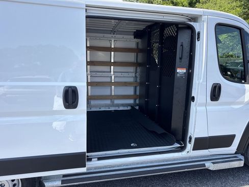 Used 2025 RAM ProMaster 2500 w/ U-Haul Equipment Group FWD image 29