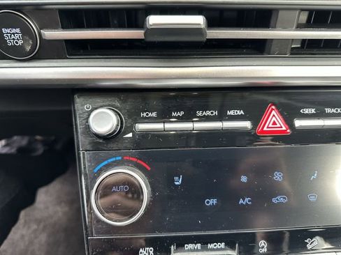 Used 2026 Hyundai Santa Fe SEL FWD image 15
