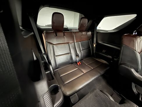 Used 2020 Ford Explorer Platinum image 27