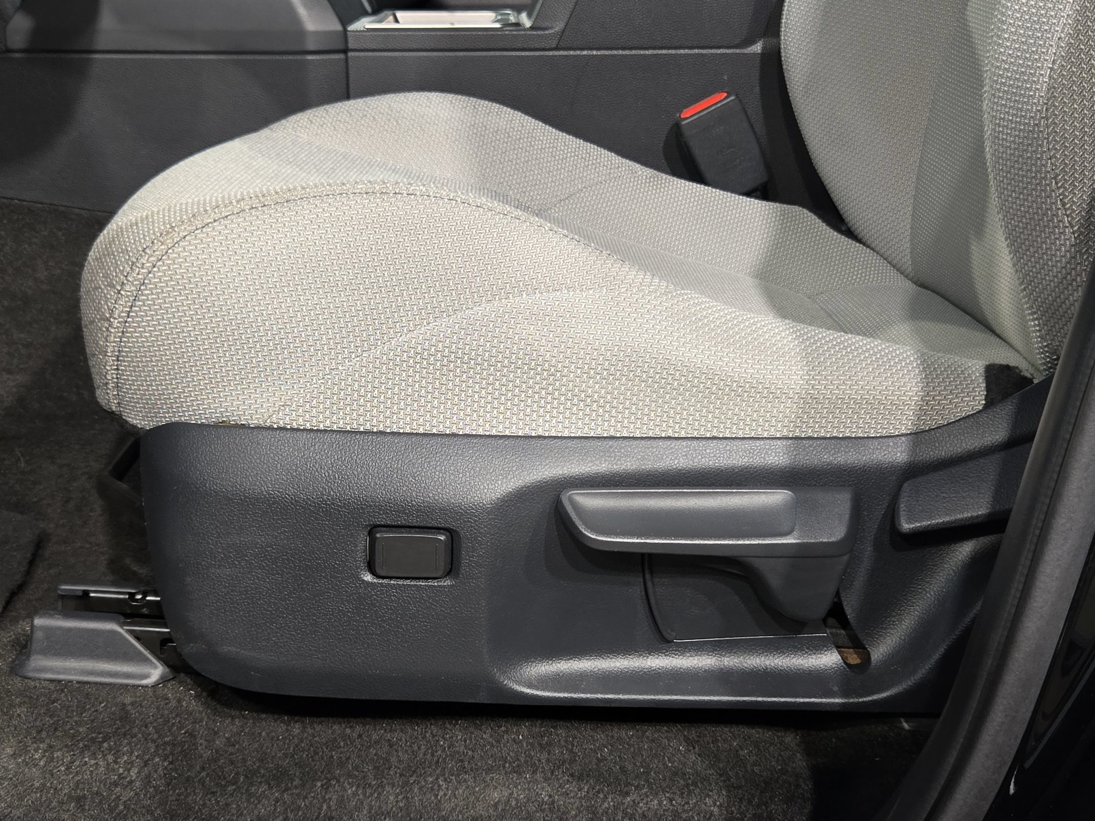 Certified 2025 Toyota 4Runner SR5 AWD/4WD image 23