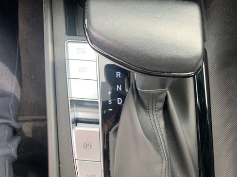Certified 2025 Hyundai Elantra Limited FWD image 25