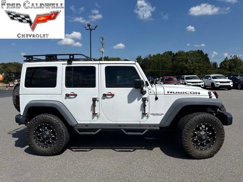 Used 2016 Jeep Wrangler Unlimited Rubicon AWD/4WD image 2