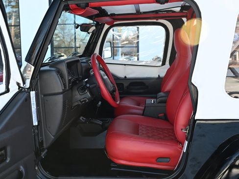 Used 2002 Jeep Wrangler Sahara image 15