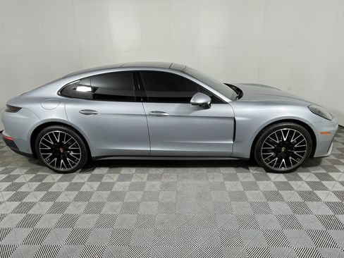 Used 2025 Porsche Panamera image 8