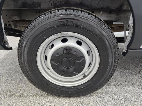 Used 2018 Ford Transit 250 148 Medium Roof RWD image 28