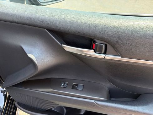 Used 2021 Toyota Camry SE FWD image 39