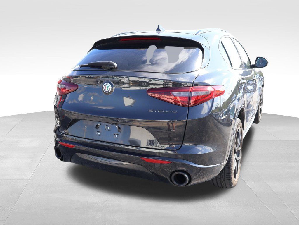 Used 2020 Alfa Romeo Stelvio Ti w/ Nero Edizione AWD/4WD image 17