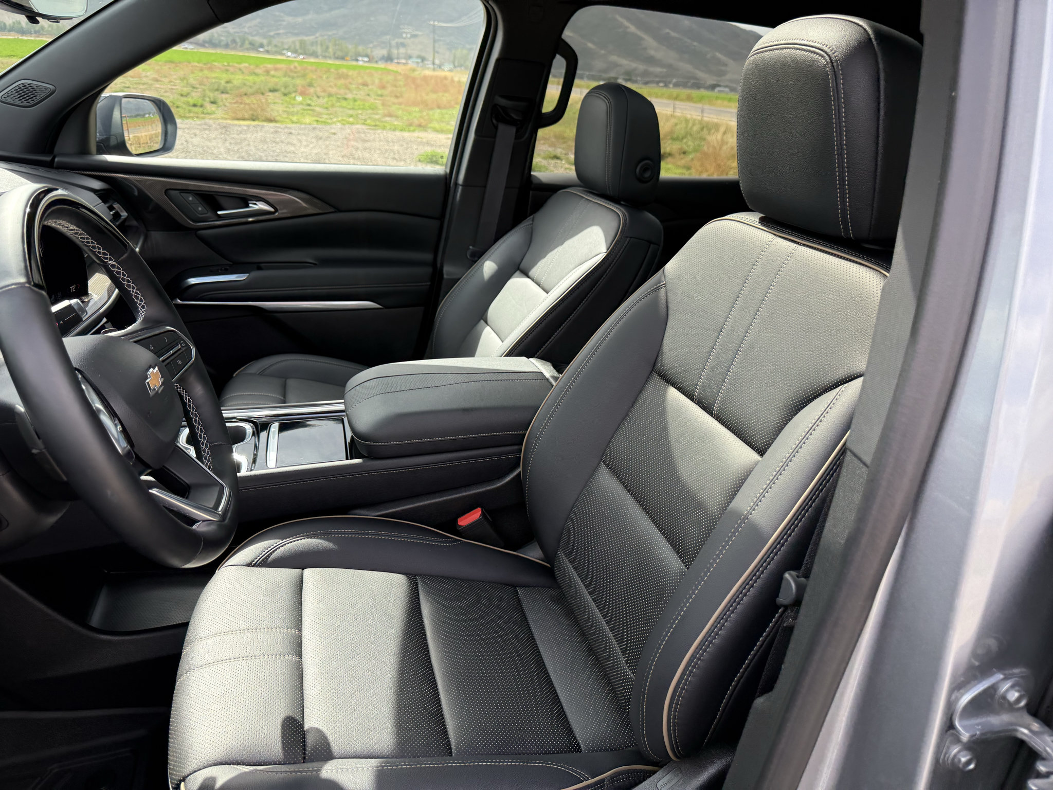 Used 2025 Chevrolet Traverse High Country AWD/4WD image 14