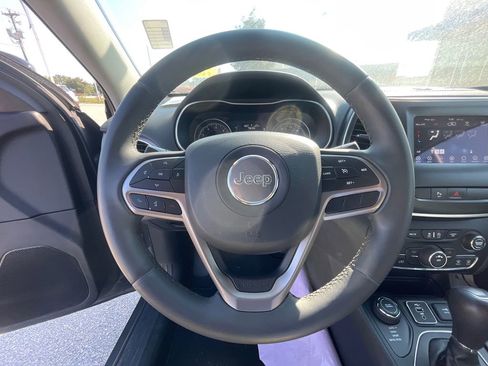 Used 2020 Jeep Cherokee Latitude Plus image 34