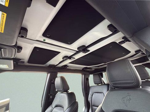 Used 2025 Ford Bronco Badlands image 39