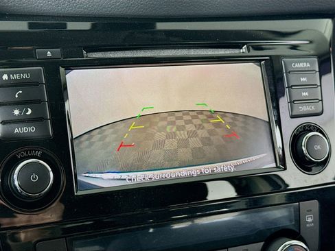 Used 2019 Nissan Rogue SV image 16