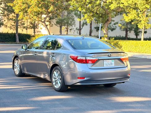 Used 2013 Lexus ES 300h w/ Luxury Pkg image 4