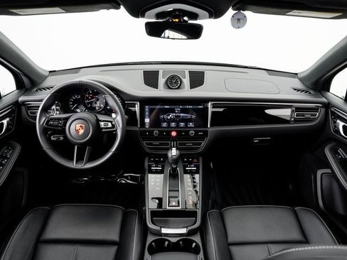 Used 2025 Porsche Macan image 23