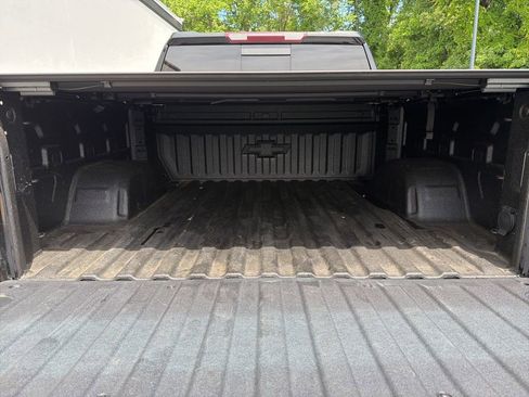 Used 2024 Chevrolet Silverado 1500 LT Trail Boss w/ LT Trail Boss Premium Package AWD/4WD image 17