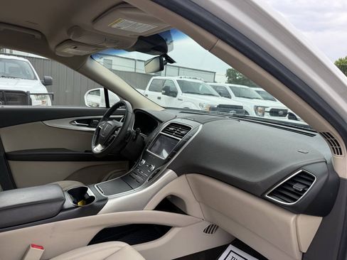 Used 2020 Lincoln Nautilus FWD w/ Equipment Group 101A image 9