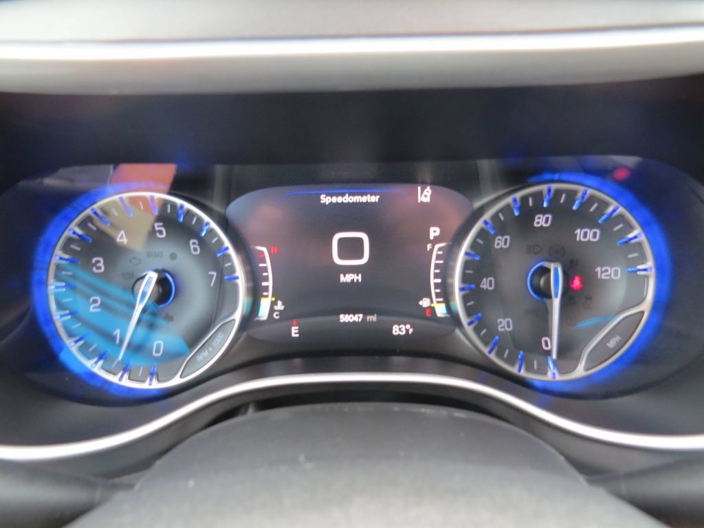 Used 2024 Chrysler Pacifica Touring-L FWD image 23