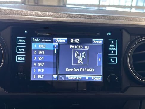 Used 2018 Toyota Tacoma TRD Sport AWD/4WD image 22