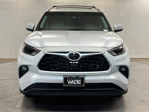 Used 2023 Toyota Highlander XLE AWD/4WD image 9