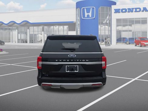 Used 2023 Ford Expedition XLT image 7