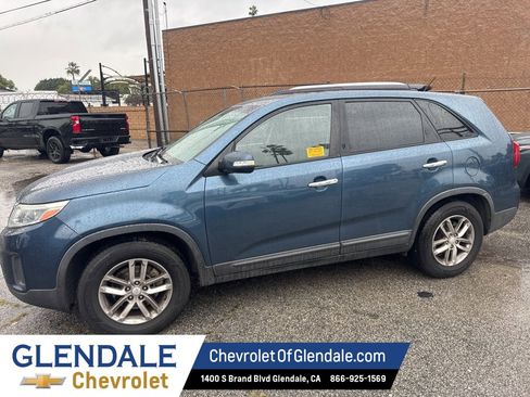 Used 2014 Kia Sorento LX image 2