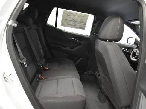 New 2026 Chevrolet Equinox LT FWD image 32