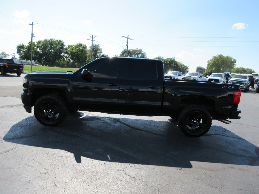 Used 2018 Chevrolet Silverado 1500 LTZ Z71 w/ Redline Edition AWD/4WD image 9